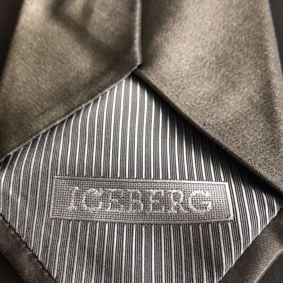 Iceberg 💯 percent silk - Picture 4 of 6